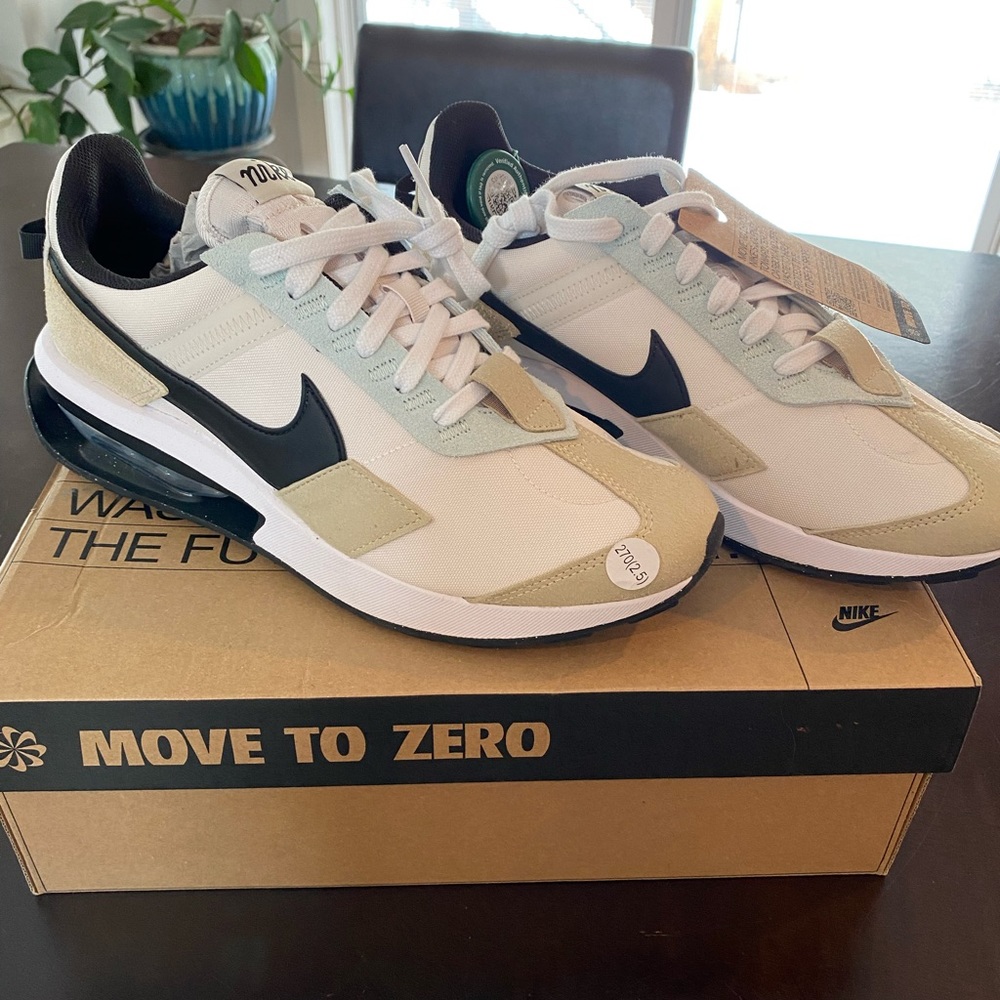 Brand new Nike Air Max Pre-Day LX